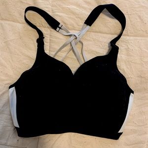 Victoria’s Secret The Incredible Max Support Sports Bra Black/Silver 32DDD